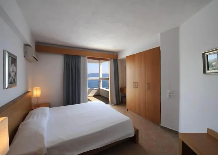 Cape & Kanapitsa (Skiathos)