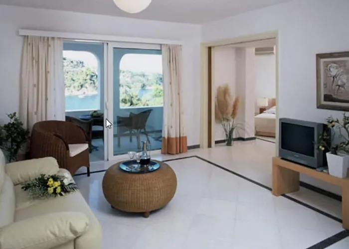 Cape & Kanapitsa (Skiathos)