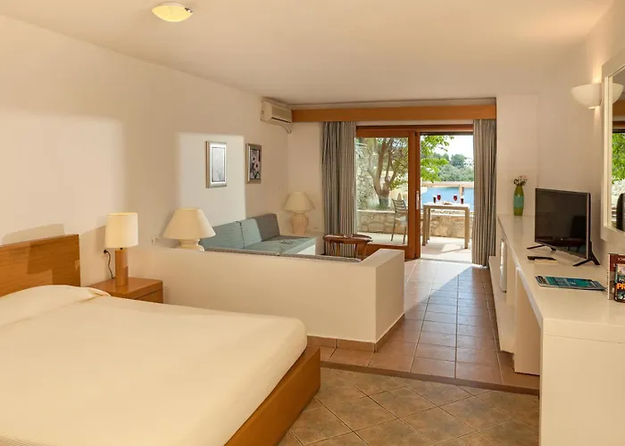 Cape & Kanapitsa (Skiathos)